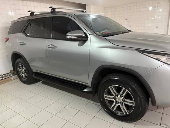 TOYOTA HILUX SW4 2.7 SR 7 LUGARES 4X2 16V FLEX 4P AUTOMÁTICO